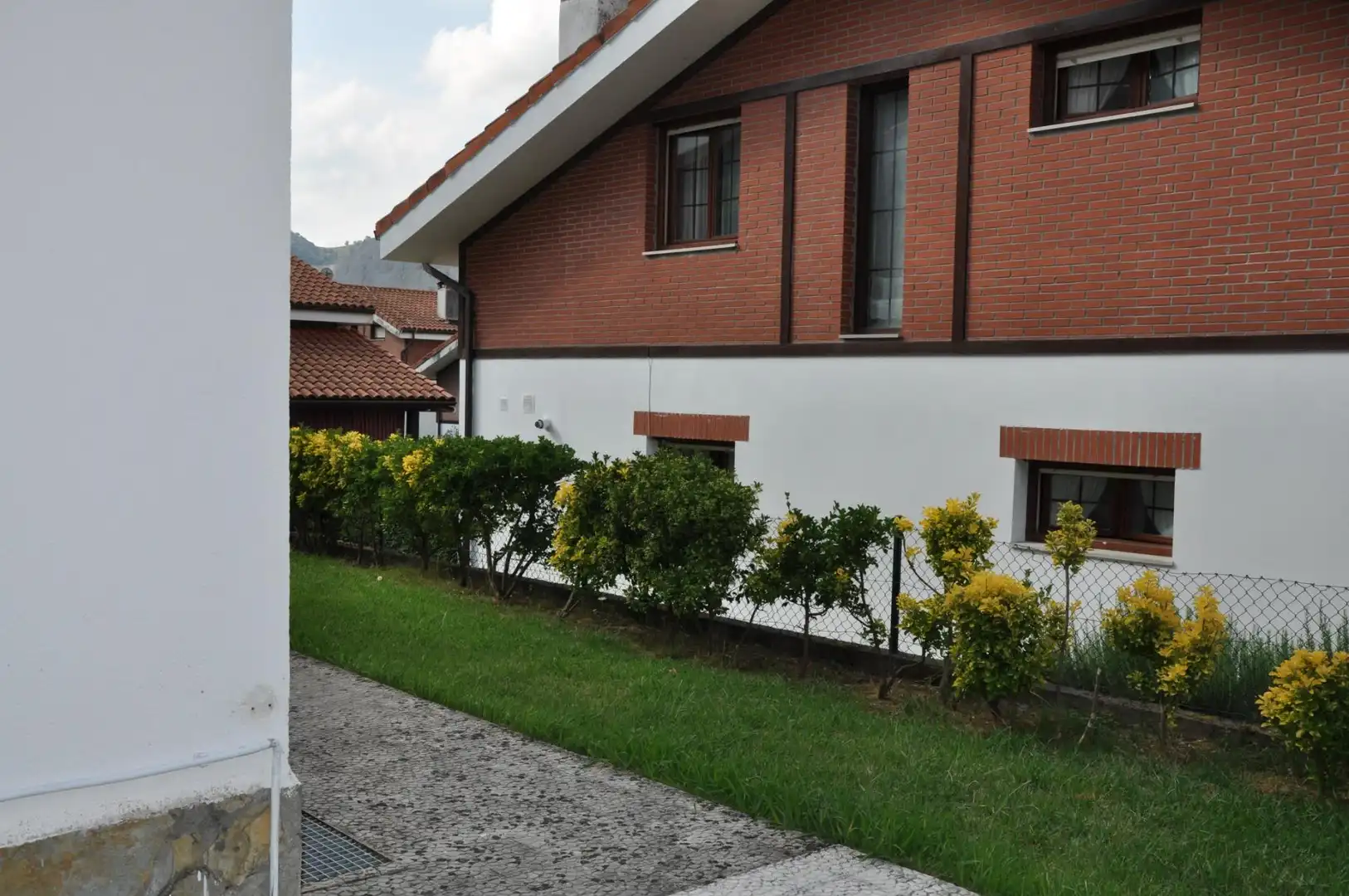 Vista exterior de Casa o chalet en venta en Castro-Urdiales con Calefacción, Jardín privado y Terraza