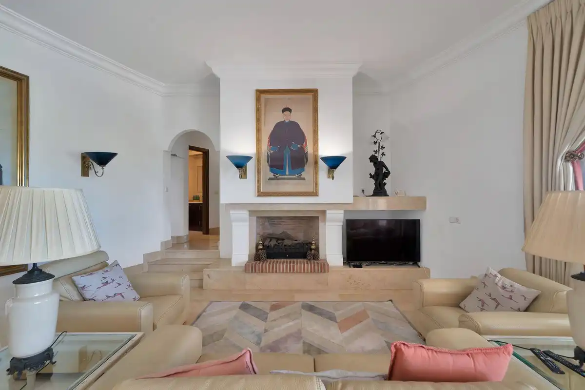 Sala de estar de Casa o chalet en venta en Marbella con Aire acondicionado, Calefacción y Jardín privado
