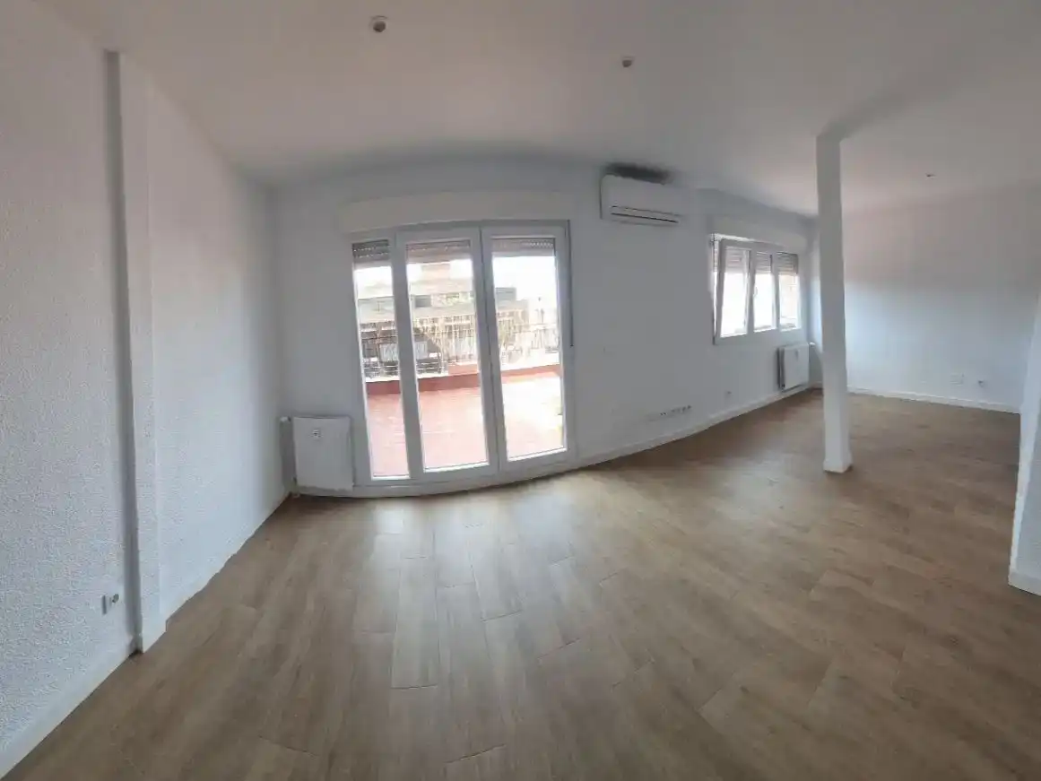 Sala de estar de Ático de alquiler en Madrid con Aire acondicionado