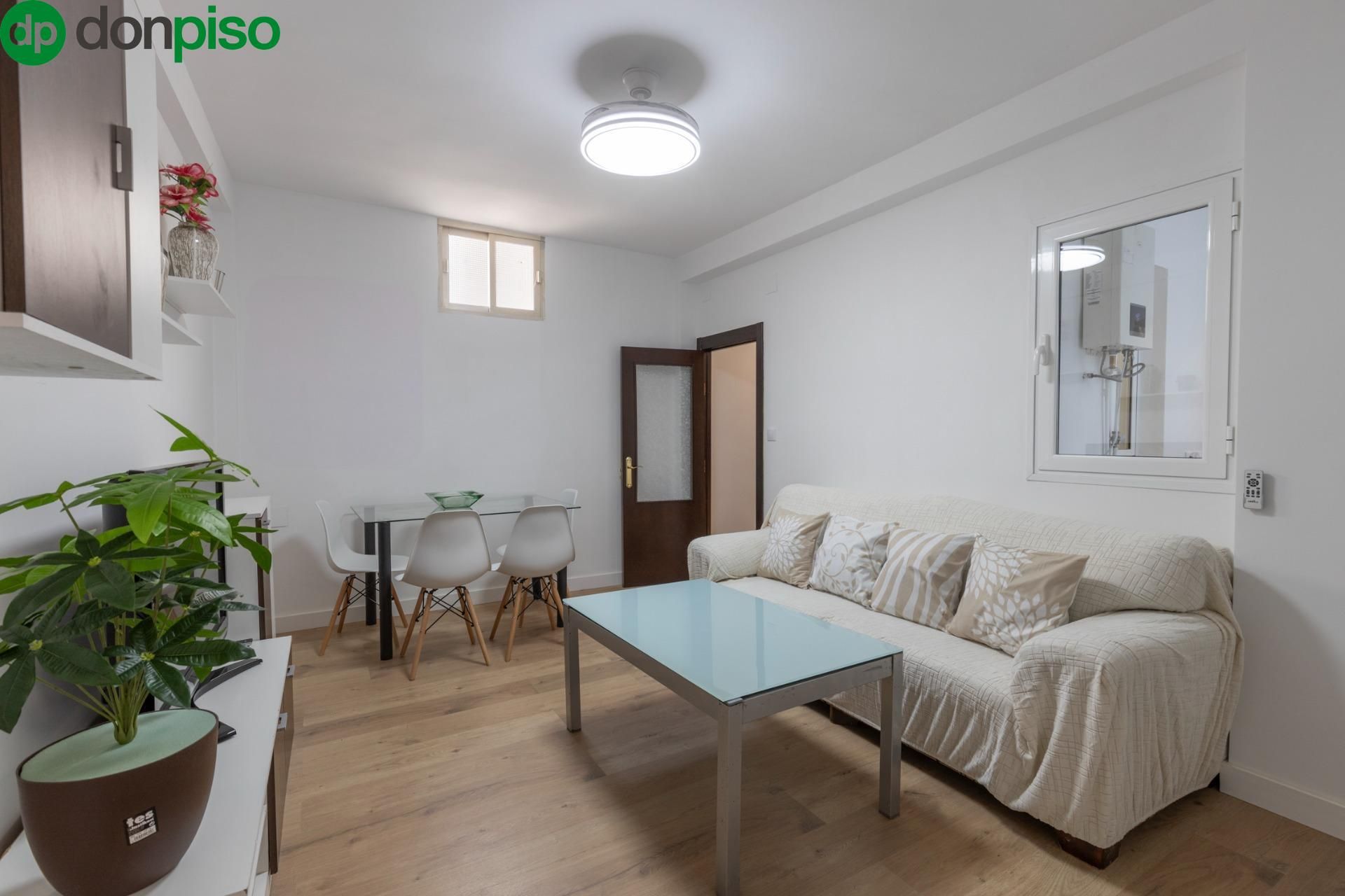 Living room of Flat for sale in  Granada Capital