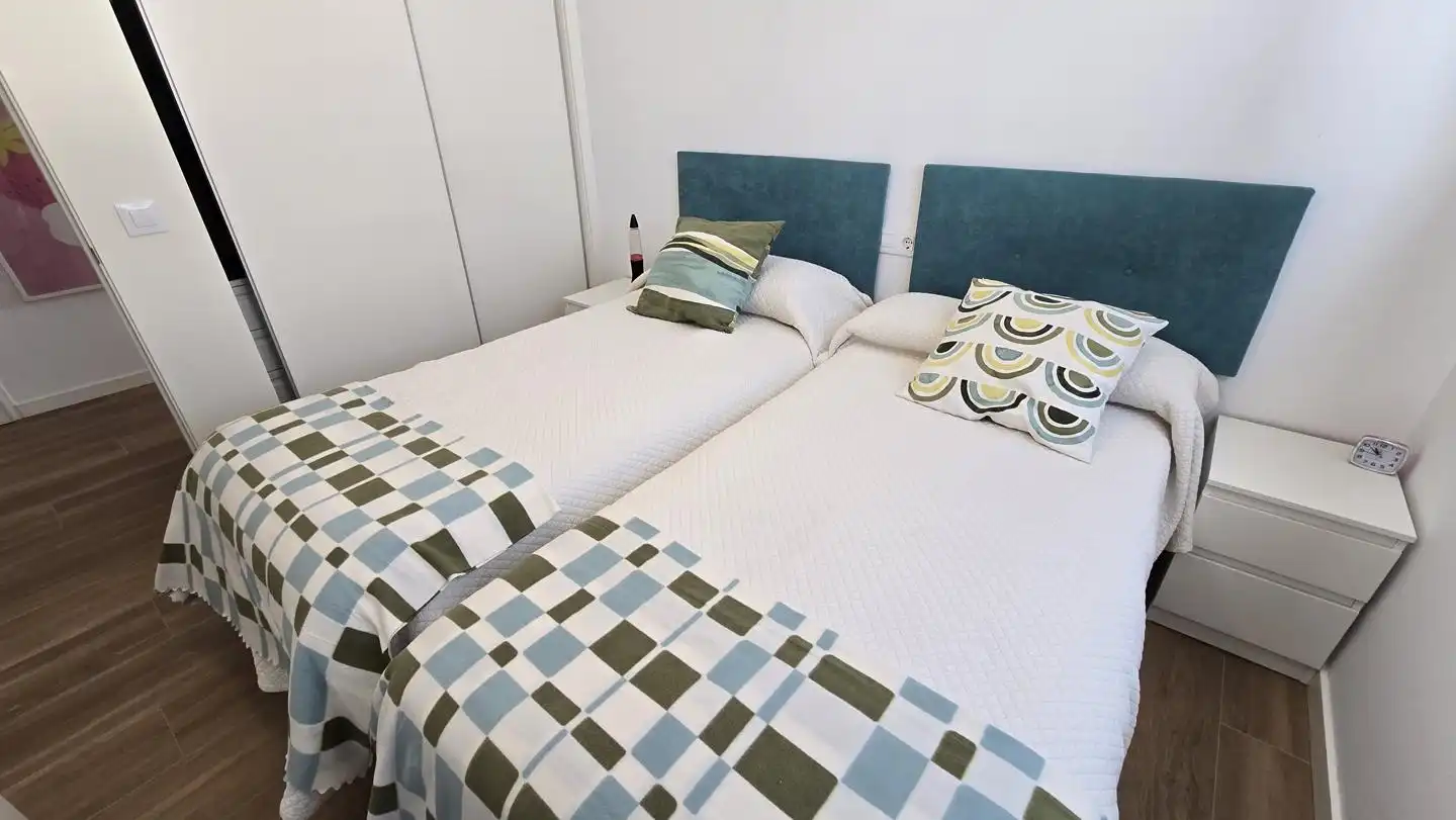 Habitación de Apartamento de alquiler en Gandia con Aire acondicionado, Calefacción y Piscina comunitaria