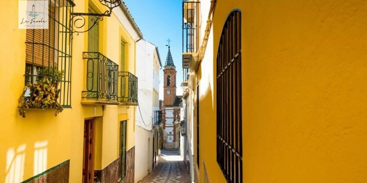 Vista exterior de Casa adosada en venda en Archidona amb Traster i Balcó