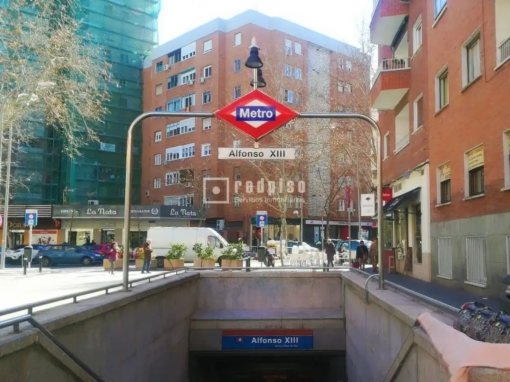 Vista exterior de Garaje en venta en Madrid