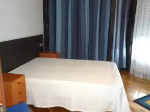 Schlafzimmer von Wohnung zur Miete in Gijón  mit Heizung, Parkett und Möbliert