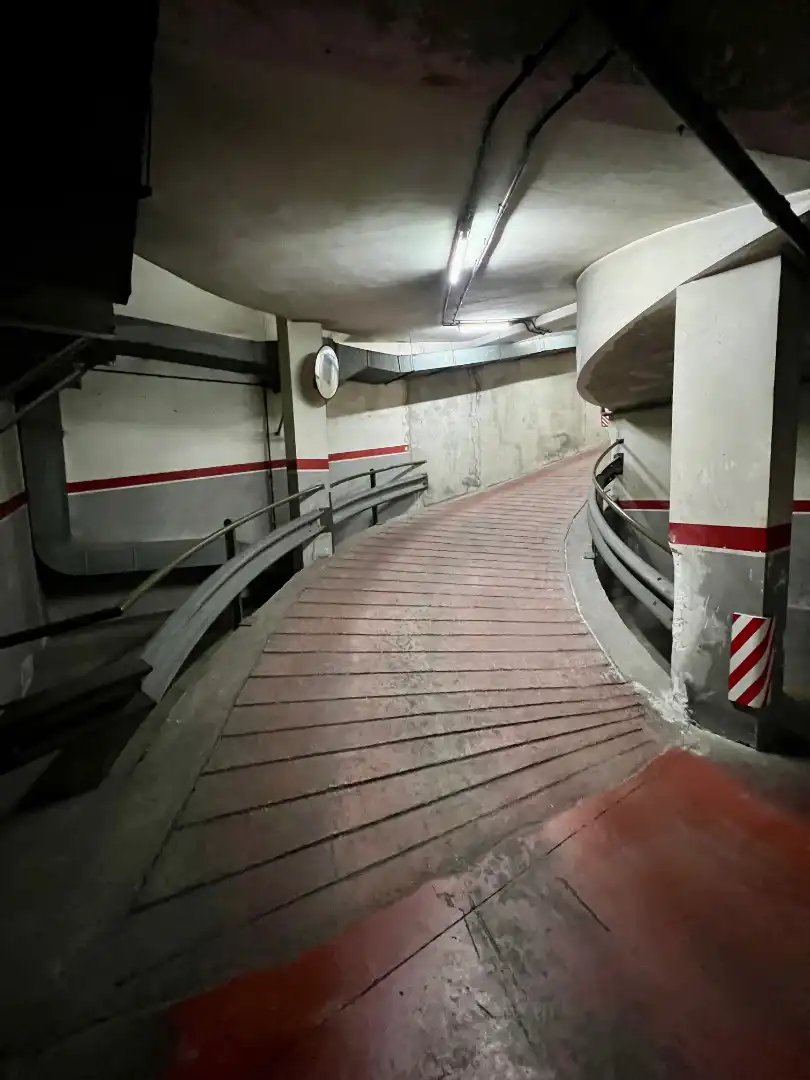 Individual con ascensor en alquiler en Carrer de l'Escola Pia, imagen 3
