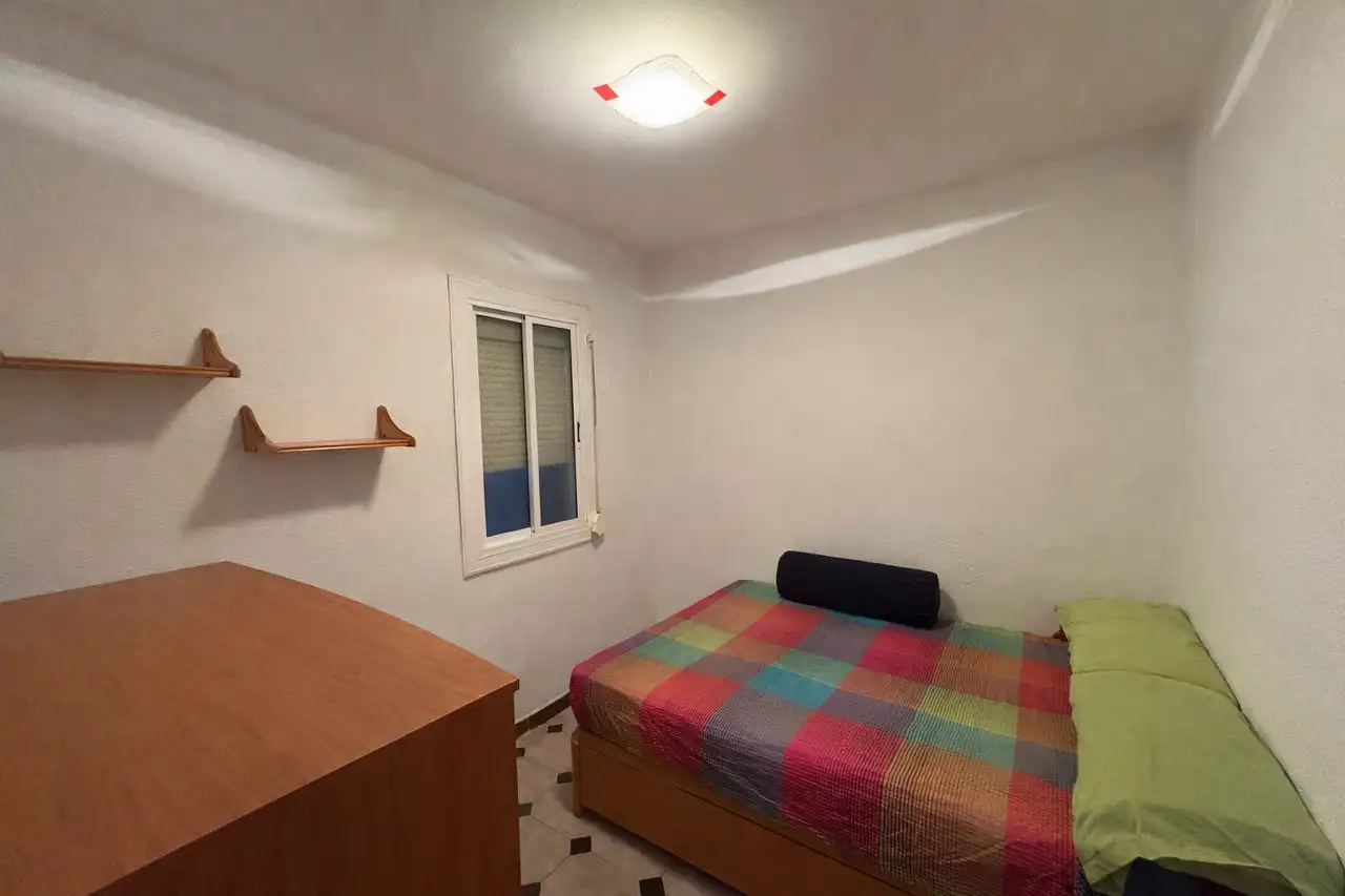 Habitación de Piso en venta en L'Hospitalet de Llobregat con Calefacción, Horno y Alarma