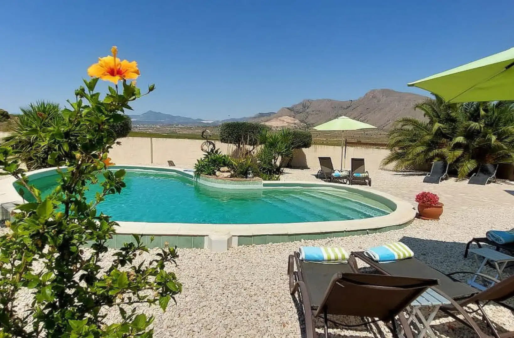 Piscina de Casa o xalet en venda en Orihuela amb Aire condicionat, Terrassa i Alarma
