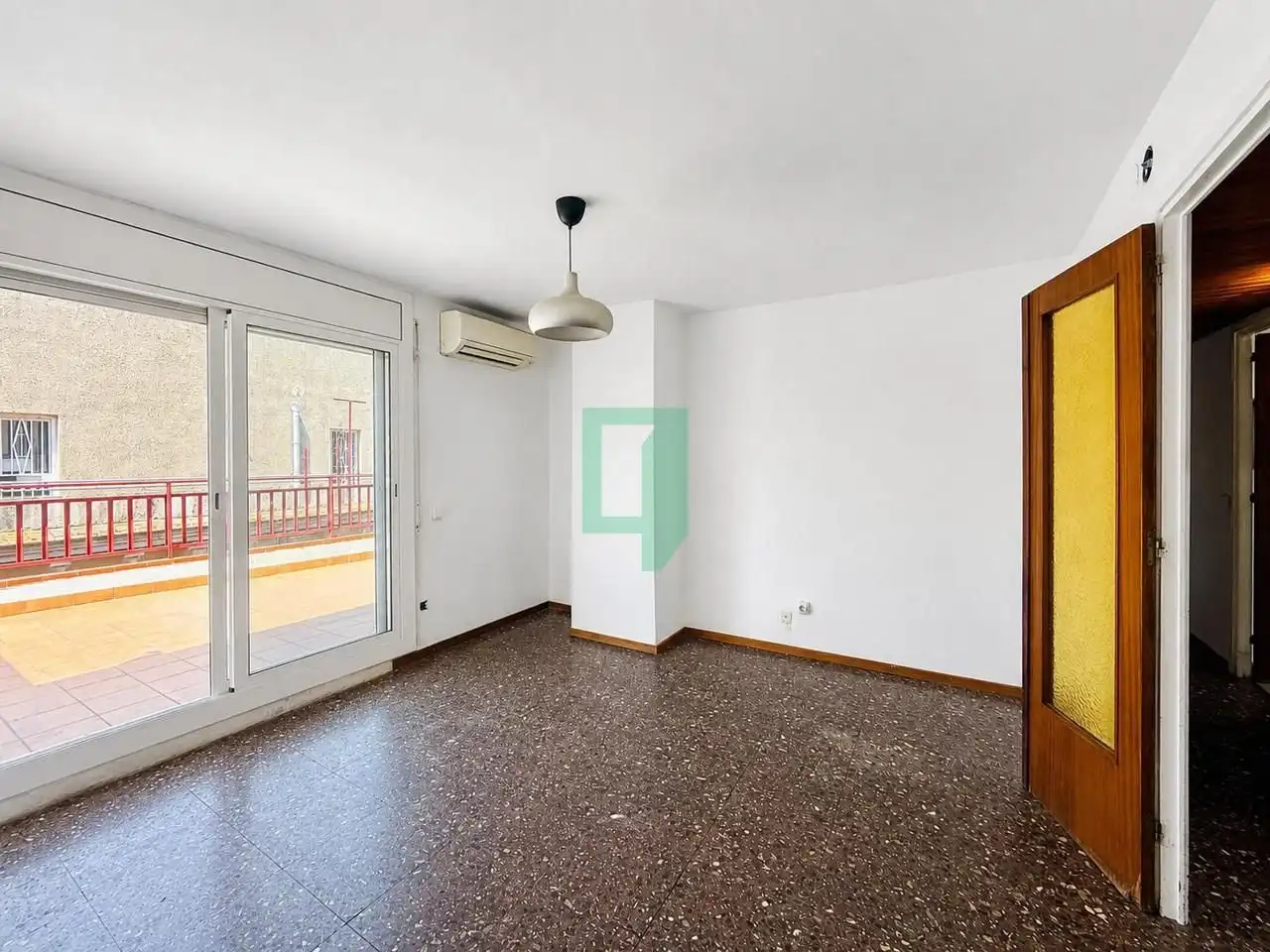 Dormitori de Àtic en venda en Badalona amb Aire condicionat i Terrassa