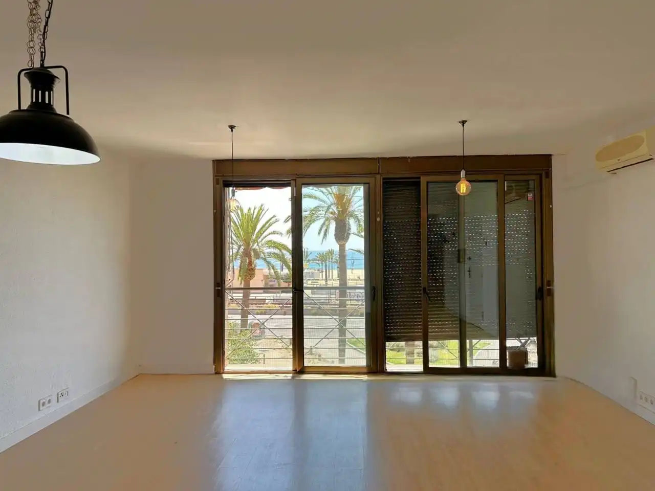 Sala d'estar de Apartament en venda en Mataró amb Aire condicionat i Parquet