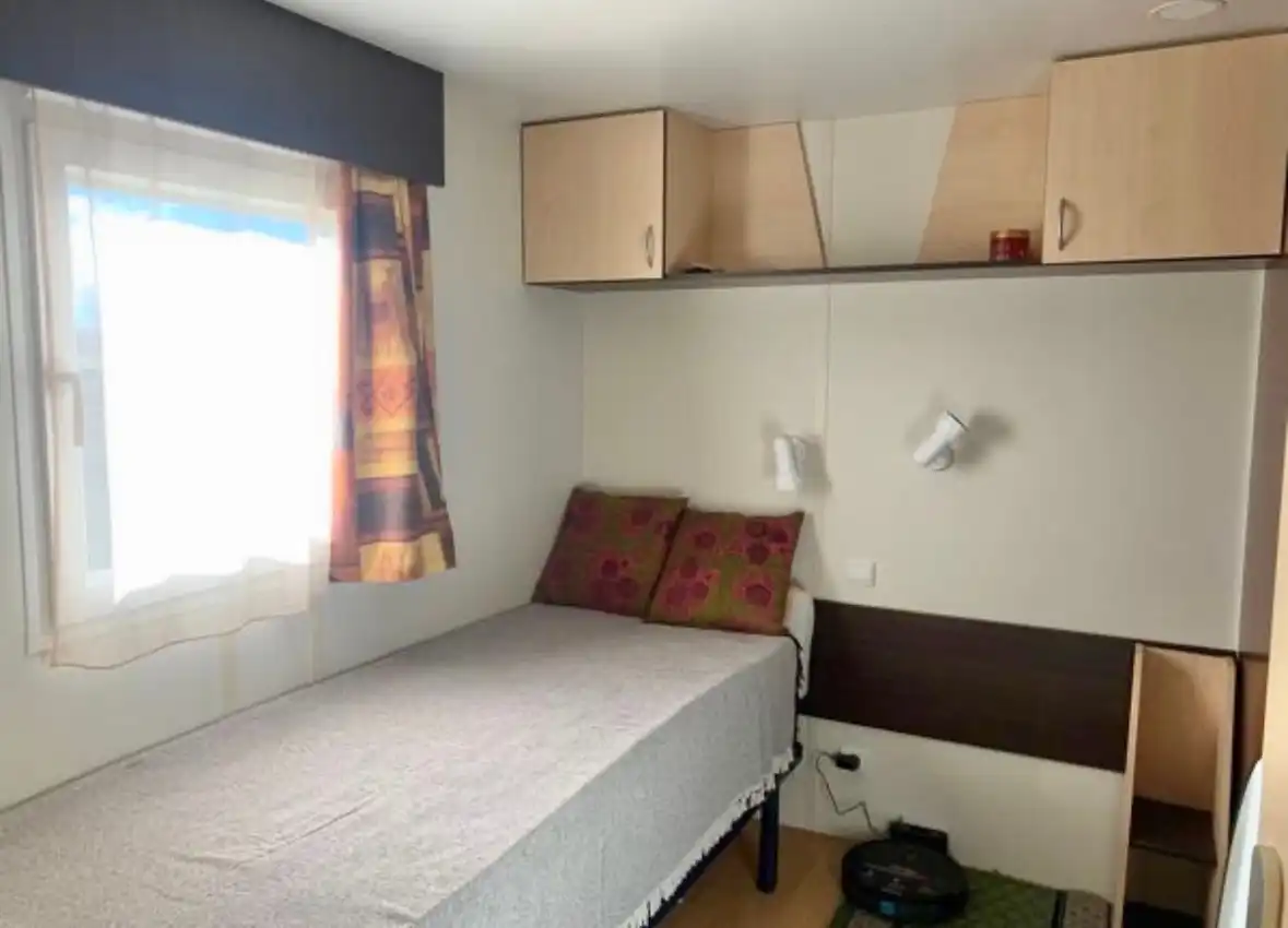 Dormitori de Casa o xalet en venda en Santas Martas amb Aire condicionat, Calefacció i Jardí privat