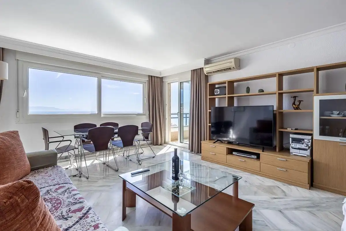Sala d'estar de Pis en venda en Benalmádena amb Aire condicionat, Terrassa i Traster