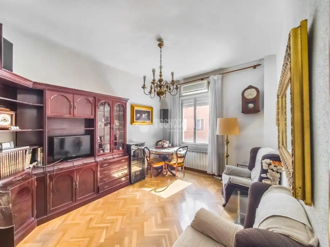 Living room of Flat for sale in Madrid  with Air Conditioner, Heating and Parquet flooring