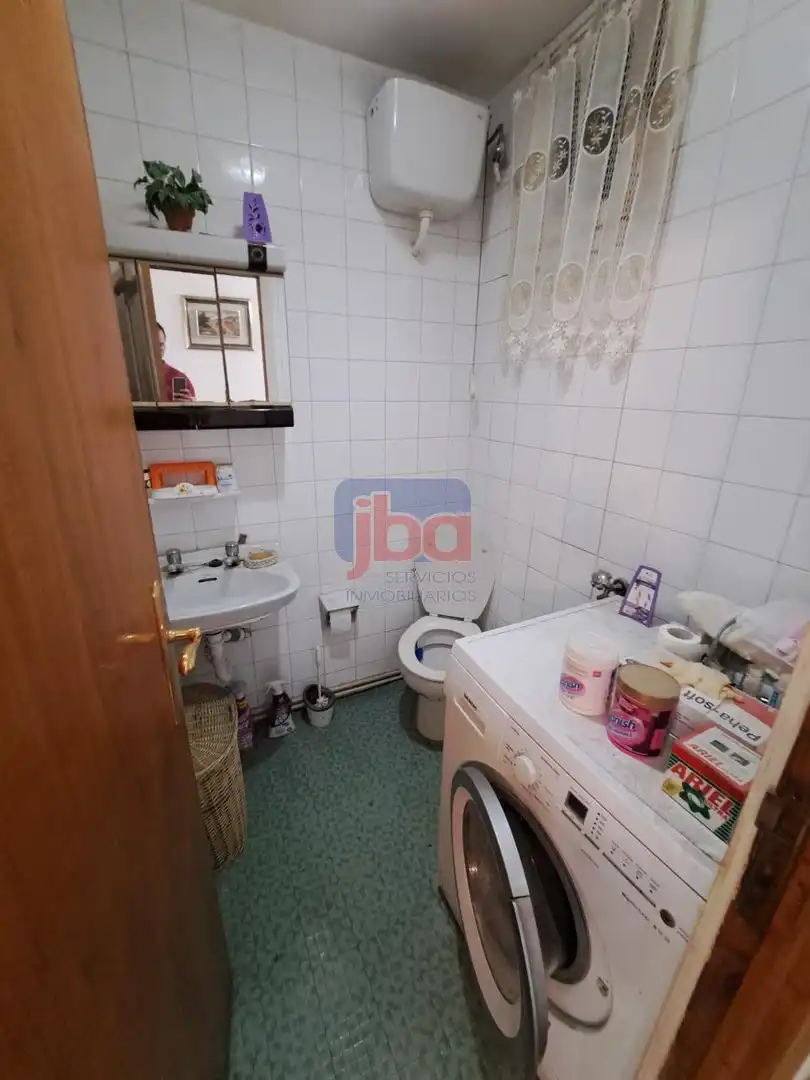 Bany de Pis en venda en Ourense Capital  amb Calefacció, Parquet i Terrassa