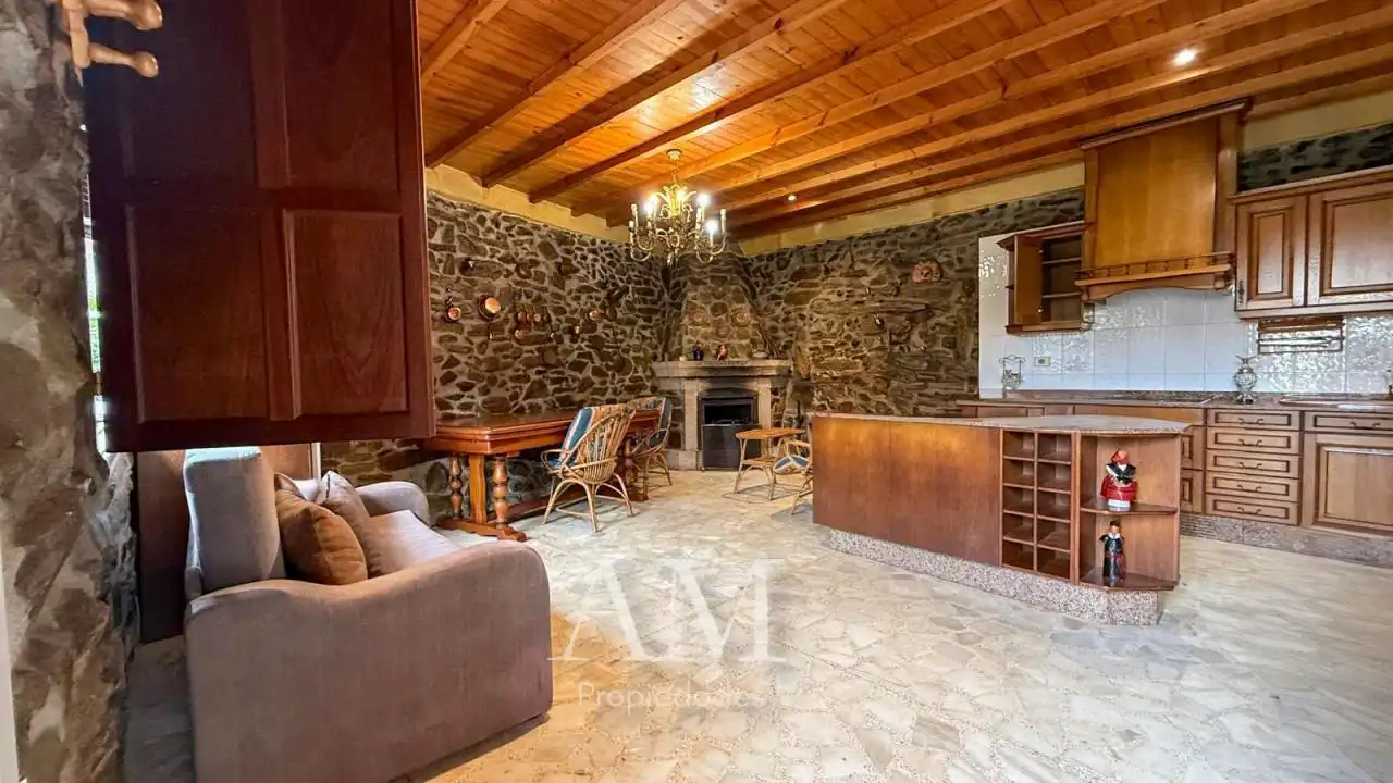 Sala de estar de Casa adosada en venta en Vigo  con Calefacción, Jardín privado y Trastero