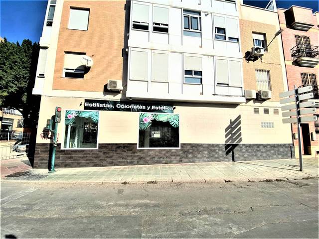 Local comercial en Venta en Avenida Federico García Lorca en Oliveros - Altamira