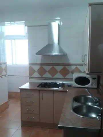 Cuina de Pis de lloguer en Granada amb Moblat i Rentadora