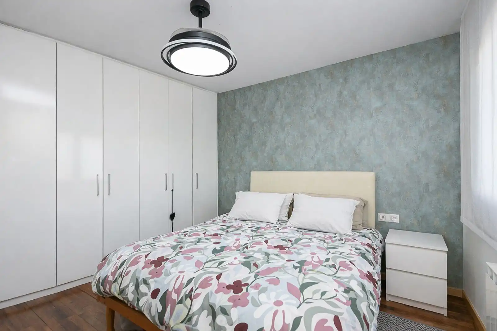 Bedroom of Houses for sale in Castelldefels  with Air Conditioner, Heating and Parquet flooring