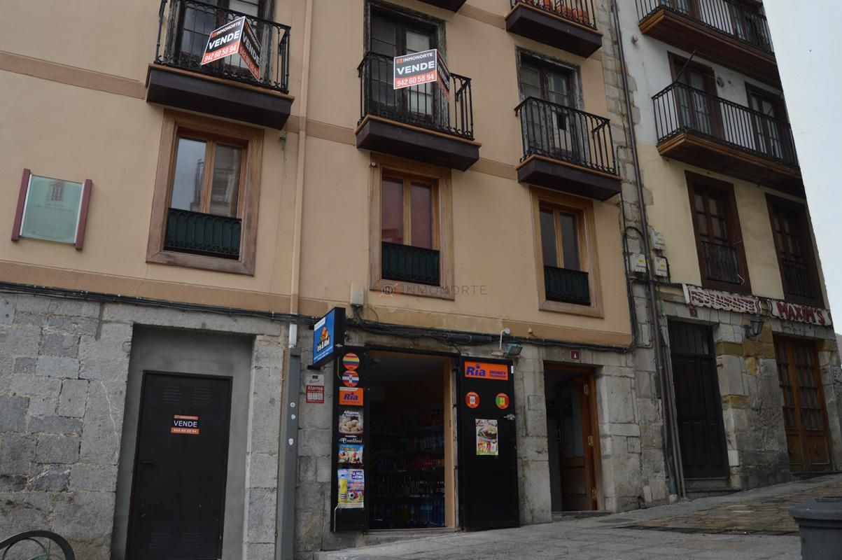 Vista exterior de Local en venda en Laredo