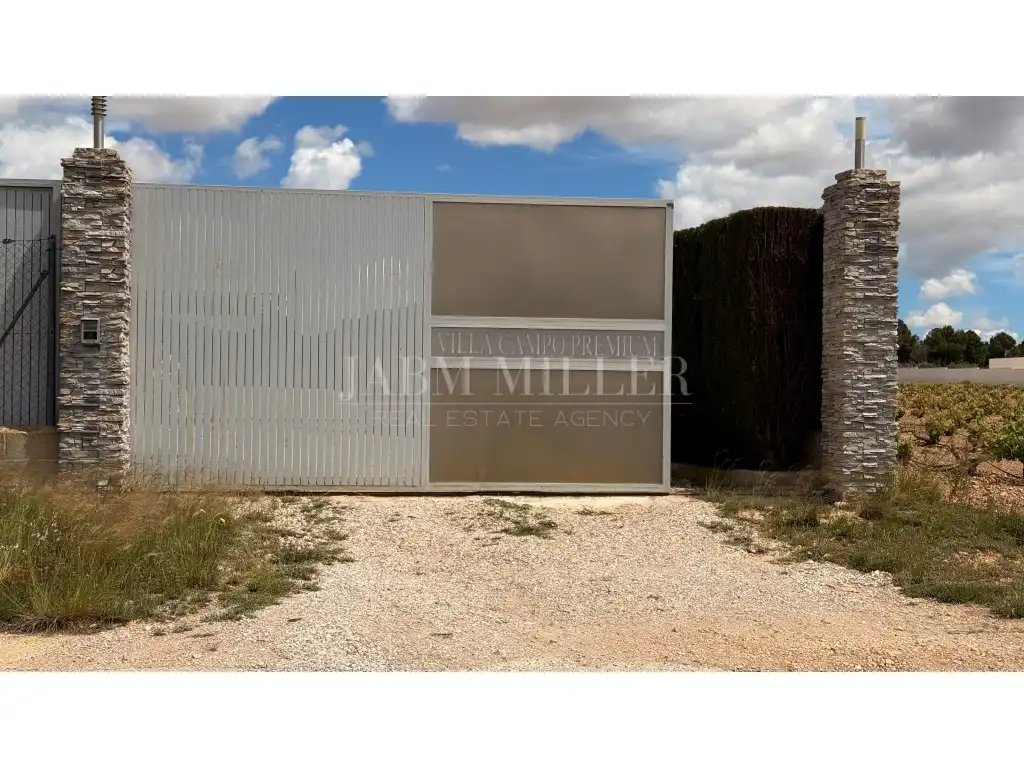 Vista exterior de Casa o xalet en venda en Yecla amb Aire condicionat, Calefacció i Jardí privat