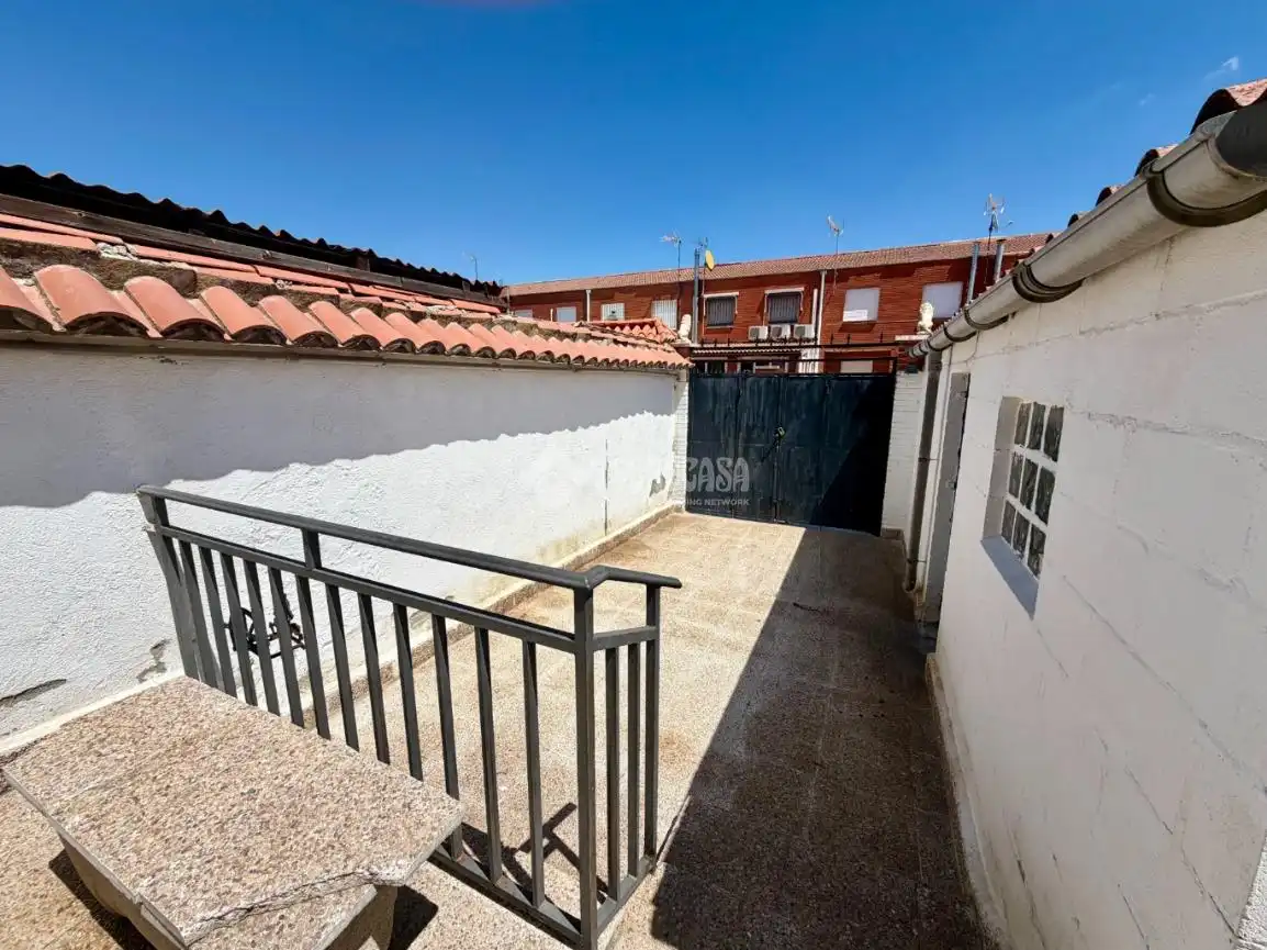 Vista exterior de Casa adosada en venda en Azuqueca de Henares