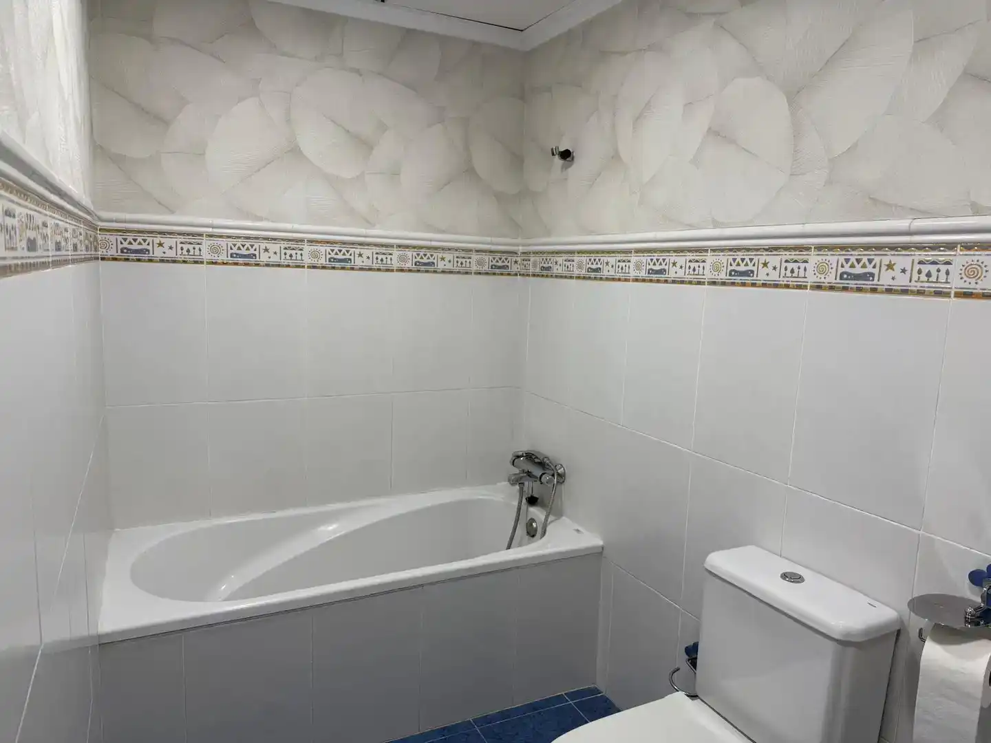 Baño de Piso en venta en Torrent con Aire acondicionado, Trastero y Amueblado