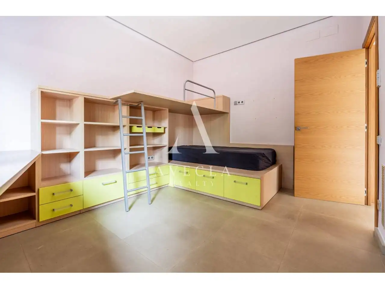 Schlafzimmer von Haus oder Chalet zum Verkauf in Cerdanyola del Vallès mit Klimaanlage, Heizung und Privatgarten