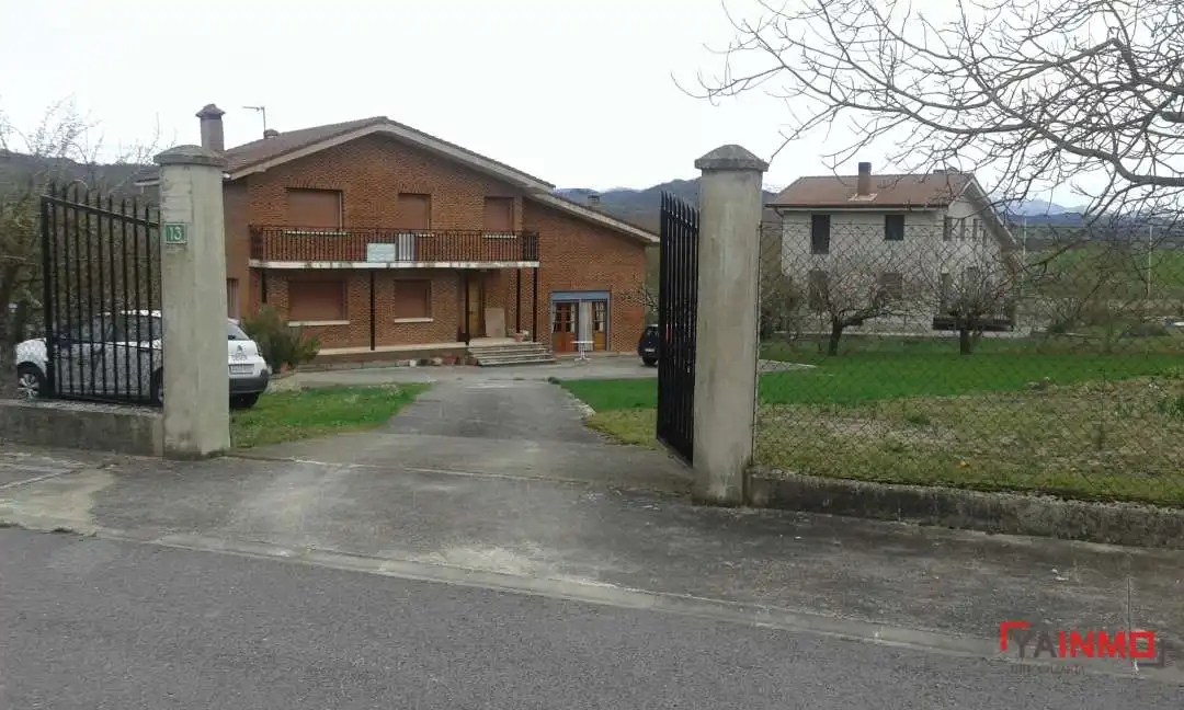 Vista exterior de Casa o chalet en venta en Barrundia con Calefacción, Terraza y Amueblado