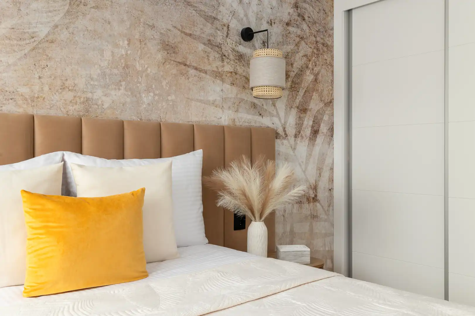 Habitación de Apartamento de alquiler en Torrevieja con Aire acondicionado, Jardín privado y Amueblado