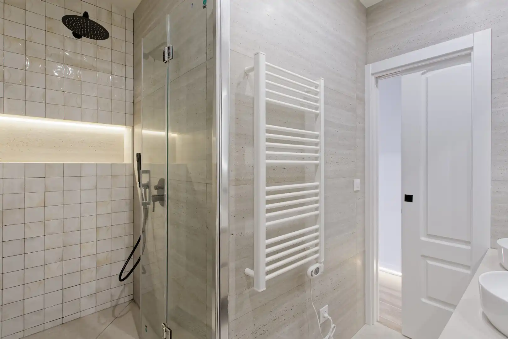 Bathroom of Flat for sale in Barcelona  with Air Conditioner, Heating and Oven