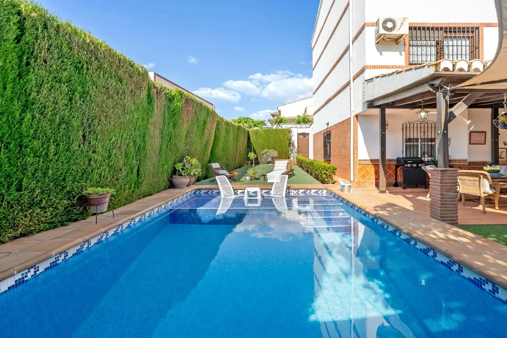 Swimming pool of Houses for sale in Jun  with Air Conditioner, Heating and Private garden