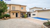 Vista exterior de Casa o xalet en venda en La Nucia amb Aire condicionat, Terrassa i Piscina