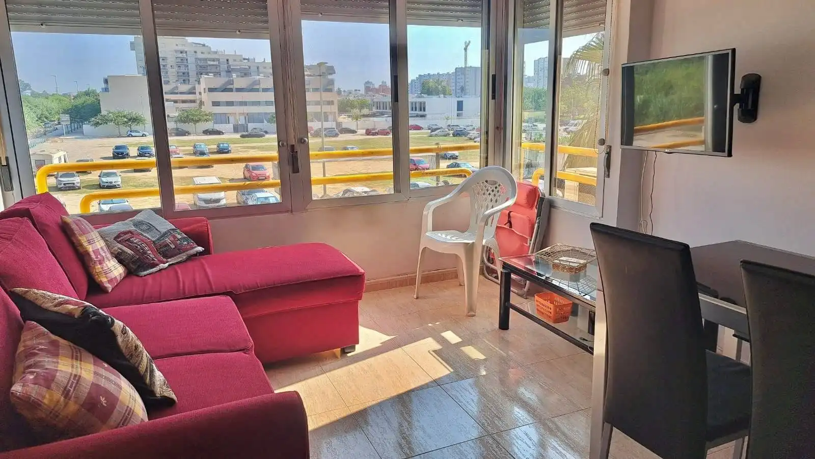 Sala de estar de Apartamento de alquiler en La Pobla de Farnals con Aire acondicionado, Calefacción y Amueblado