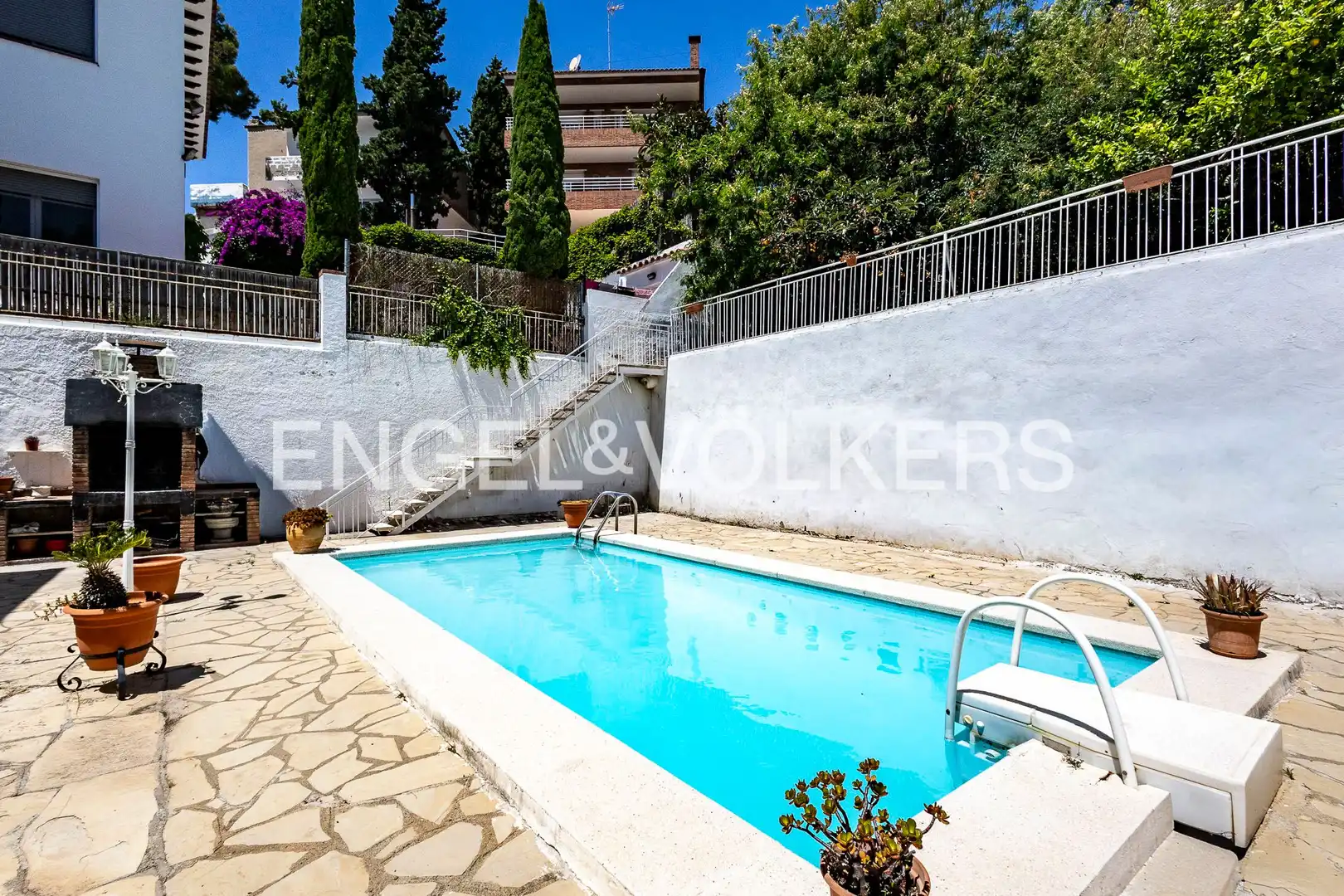 Piscina de Casa o xalet en venda en Viladecans amb Aire condicionat, Calefacció i Jardí privat