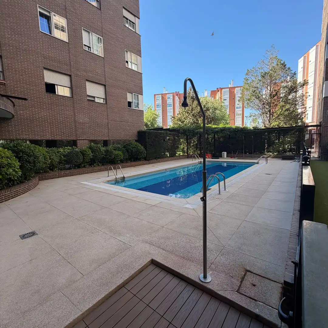 Piscina de Piso en venta en Madrid con Piscina comunitaria