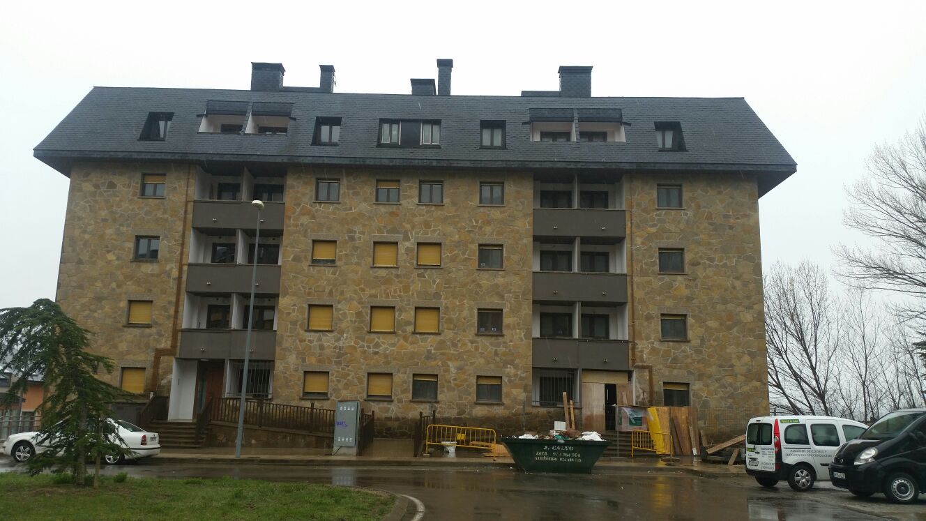 Vista exterior de Pis en venda en Jaca