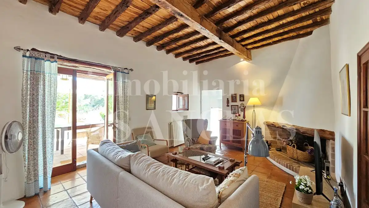 Sala d'estar de Finca rústica en venda en Santa Eulària des Riu amb Calefacció, Terrassa i Traster