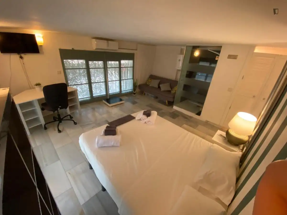 Habitación de Estudio de alquiler en Madrid con Aire acondicionado, Calefacción y Amueblado