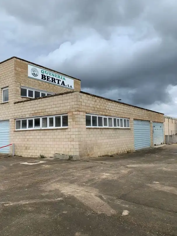 Vista exterior de Nave industrial en venta en Villarcayo de Merindad de Castilla la Vieja