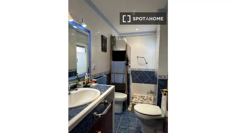Bathroom of Flat for share in Ibaiondo