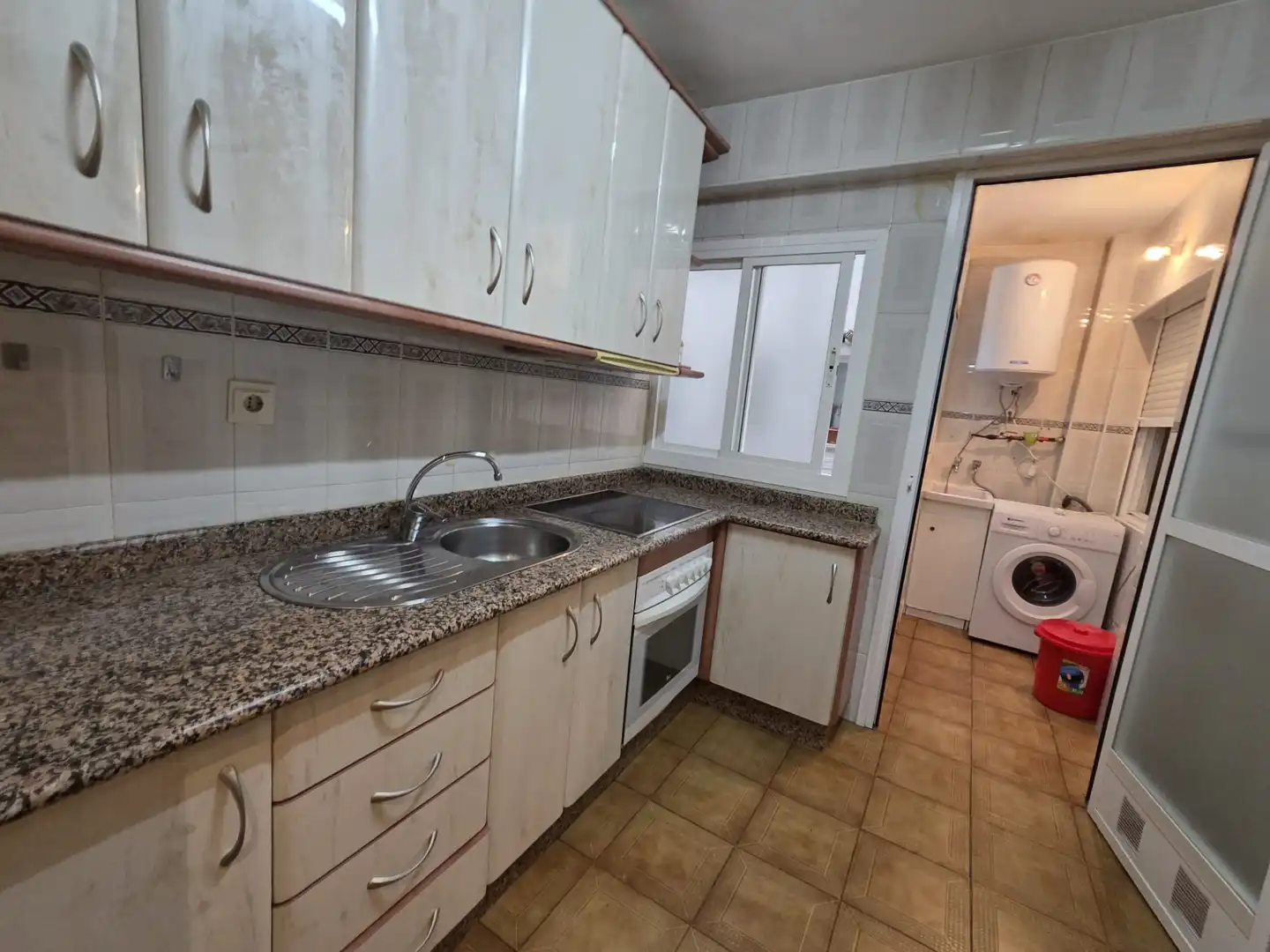 Kitchen of Flat for rent in Granada  with Furnished, Oven and Washing machine