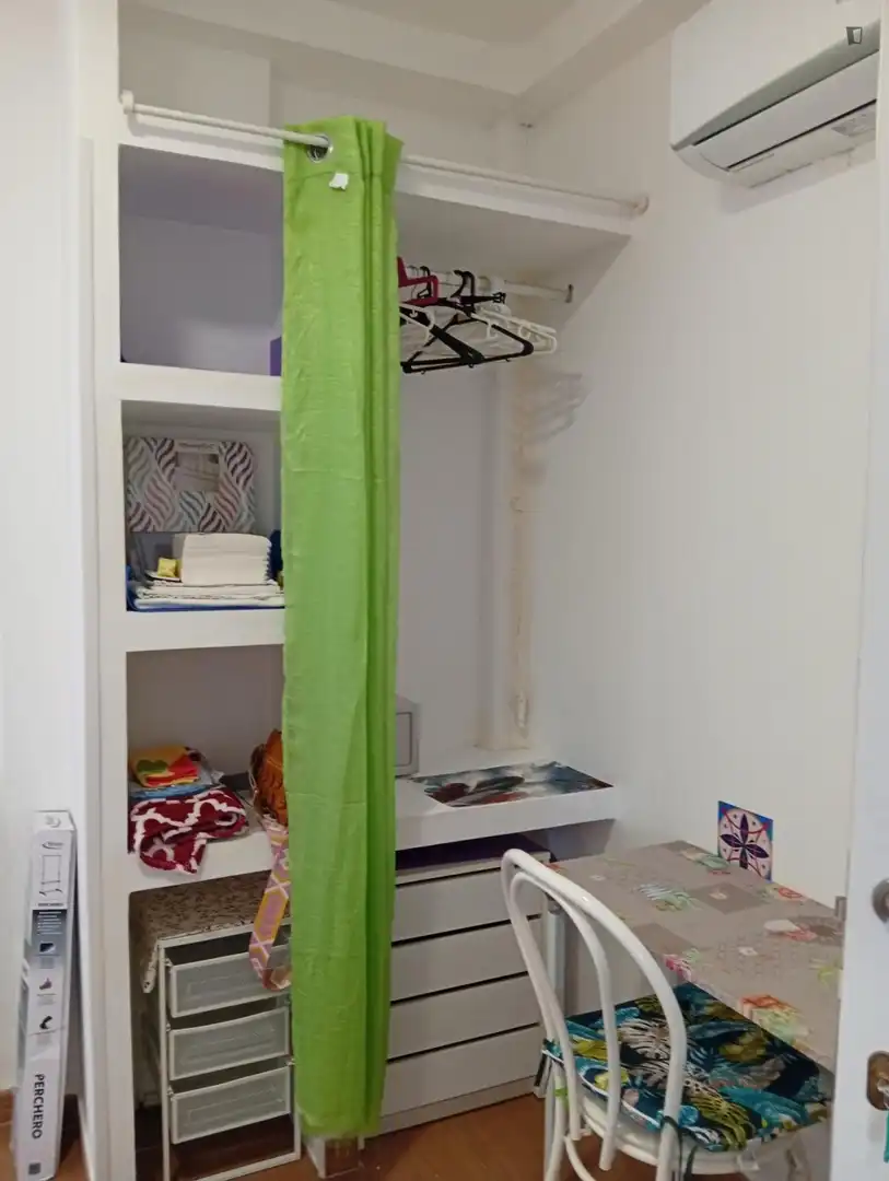 Habitación de Casa o chalet para compartir en Madrid con Aire acondicionado, Calefacción y Amueblado