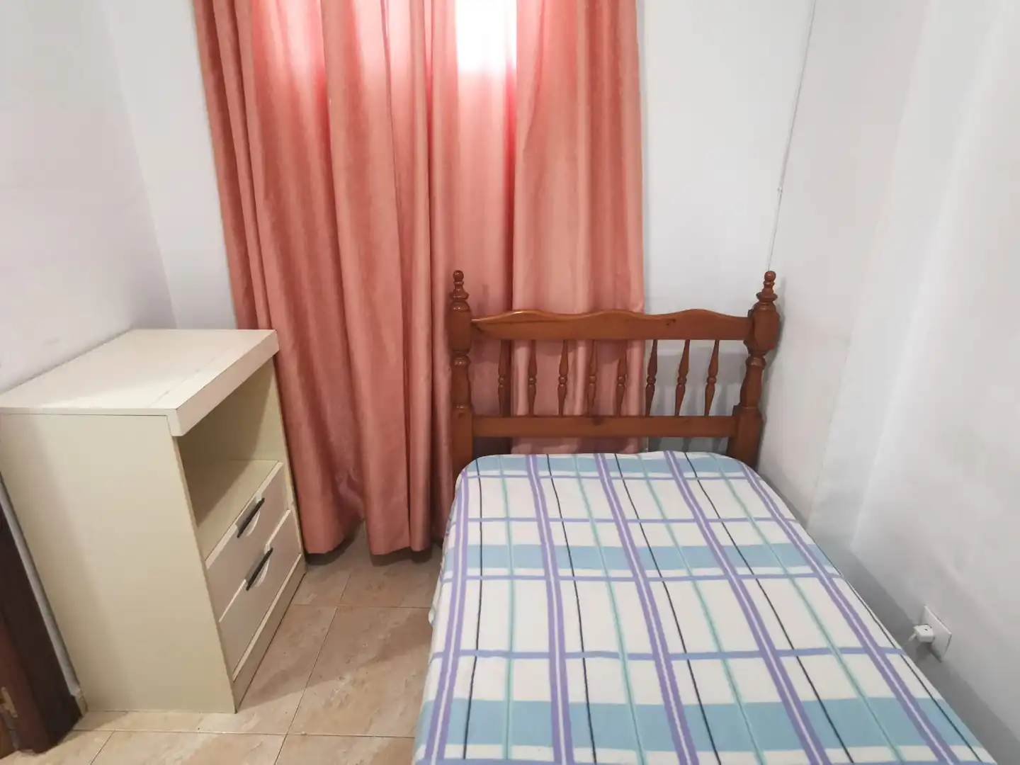 Apartament de lloguer a Plaza Presidente Adolfo Suárez, Manantiales - Estación de Autobuses