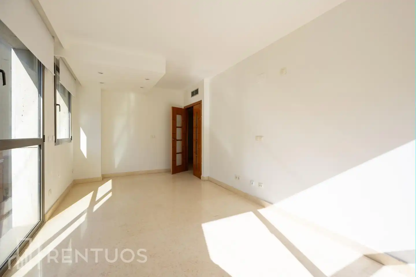 Schlafzimmer von Wohnung zur Miete in Madrid mit Klimaanlage, Parkett und Gemeinschaftspool