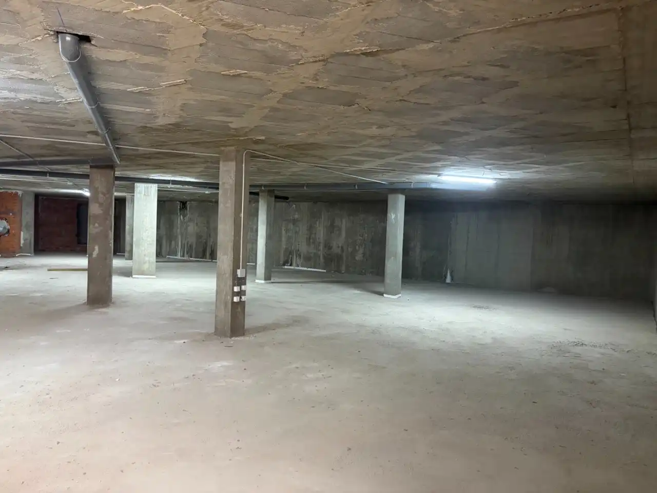 Local de lloguer a Avenida de los Reyes Católicos, Nuevo Hospital