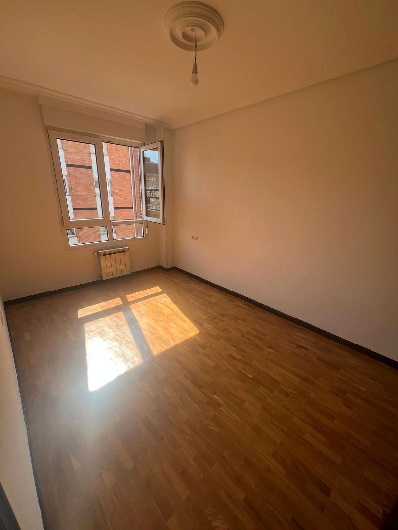 Bedroom of Flat for sale in Oviedo   with Heating and Storage room