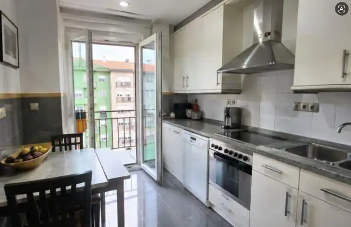 Cuina de Apartament en venda en Erandio amb Terrassa, Traster i Balcó