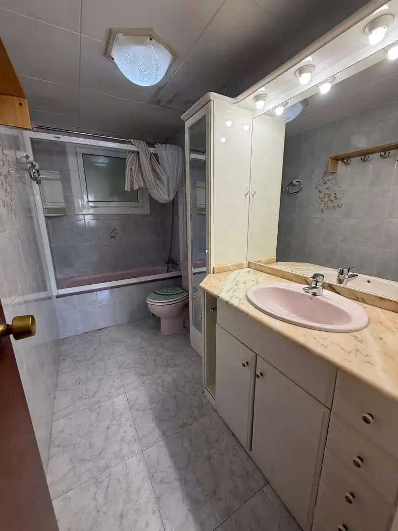 Baño de Piso en venta en Pineda de Mar con Balcón