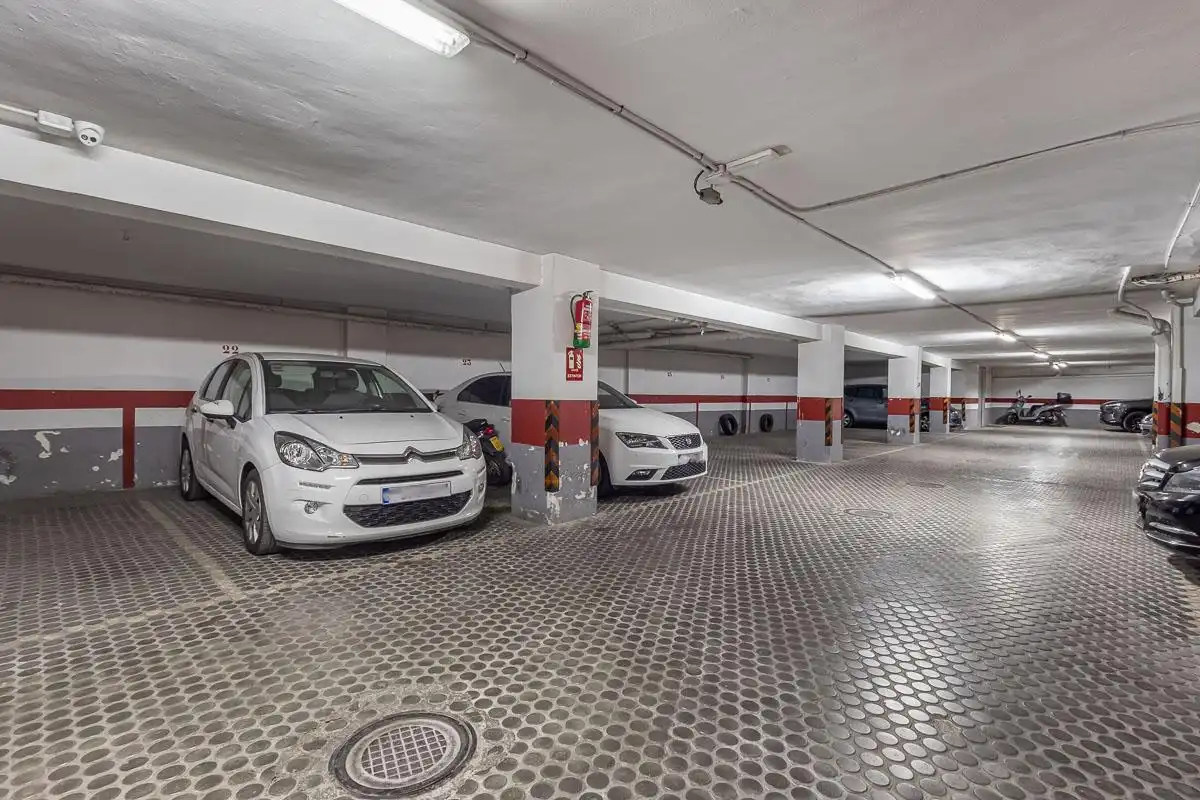 Parking de Planta baja en venta en Granada con Amueblado