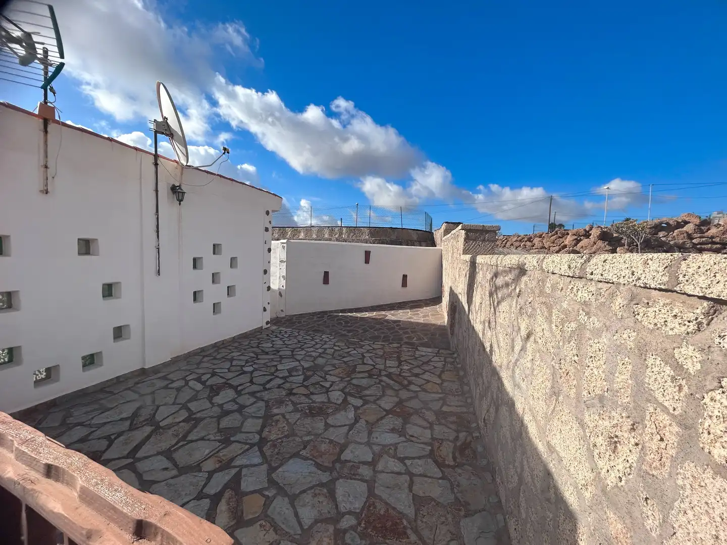 Vista exterior de Casa o xalet en venda en Granadilla de Abona amb Terrassa, Traster i Rentadora