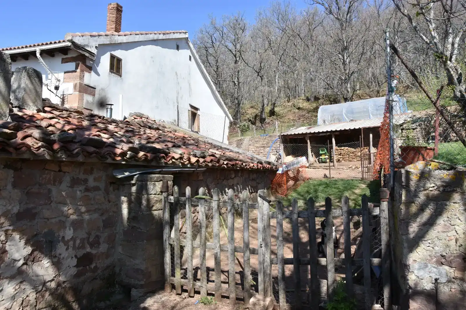Vista exterior de Finca rústica en venda en Hermandad de Campoo de Suso amb Jardí privat